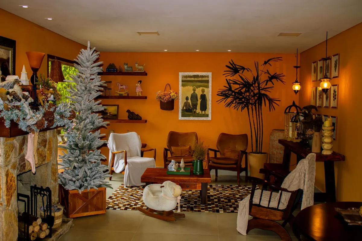 Seasonal Swap: How to Rotate Wall Art for Fall, Winter, Spring, and Summer