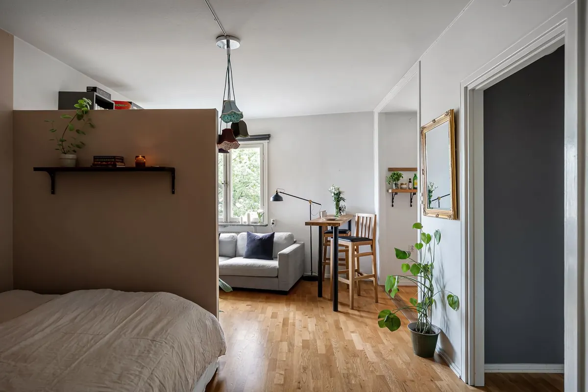 Small Apartment Furniture Checklist: 12 Pieces That Do Double Duty